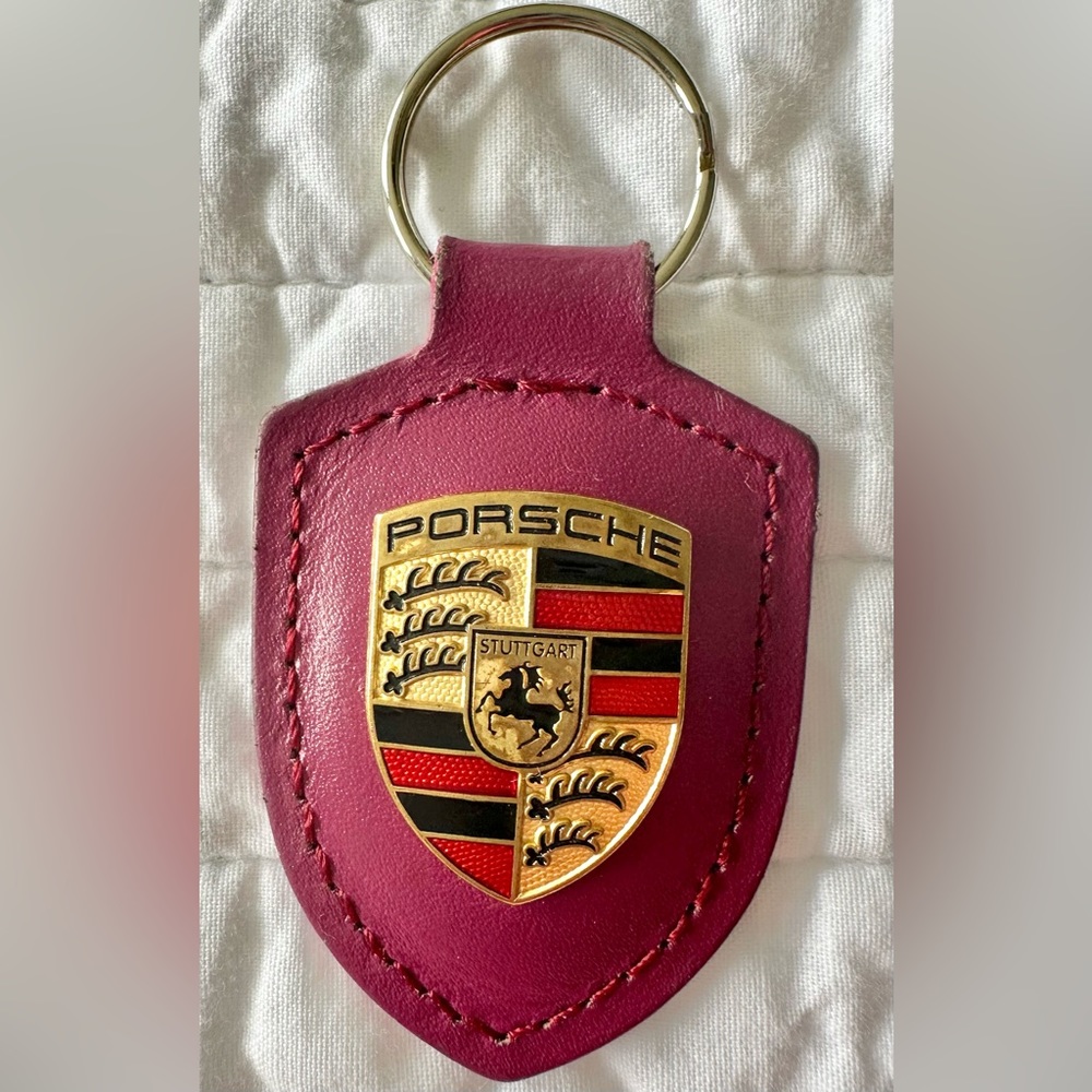Authentic Porsche Crest Keyring'Driven by Dreams' – 75Y